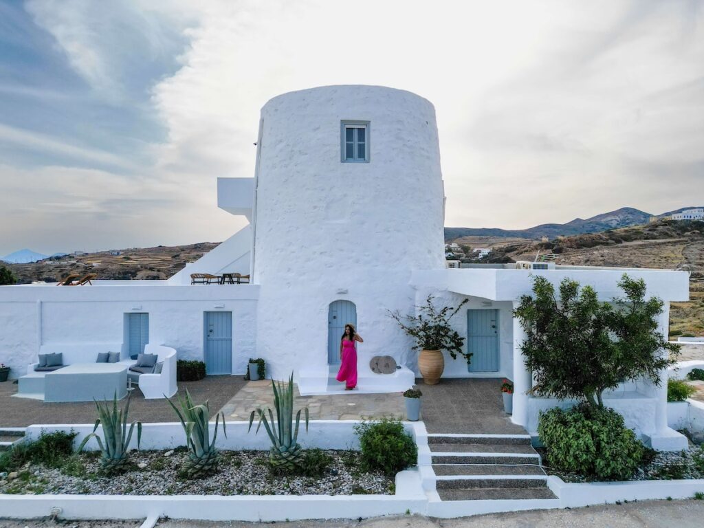 the windmill hotel in Kimolos Island 