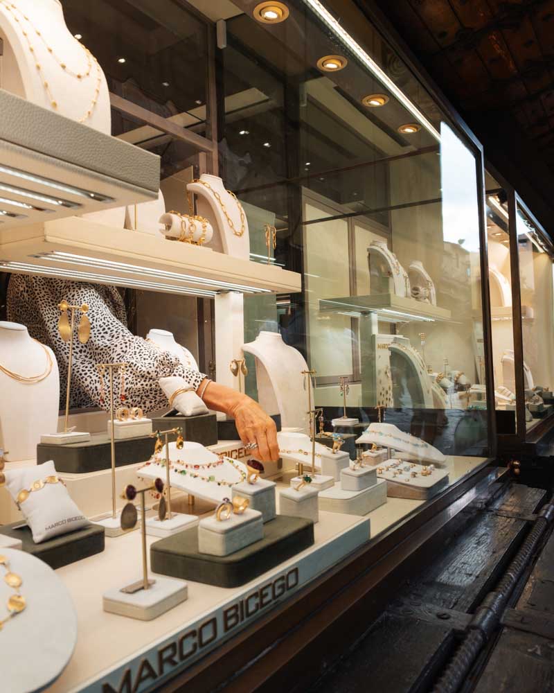 jewelry fro sale Ponte Vecchio in florence