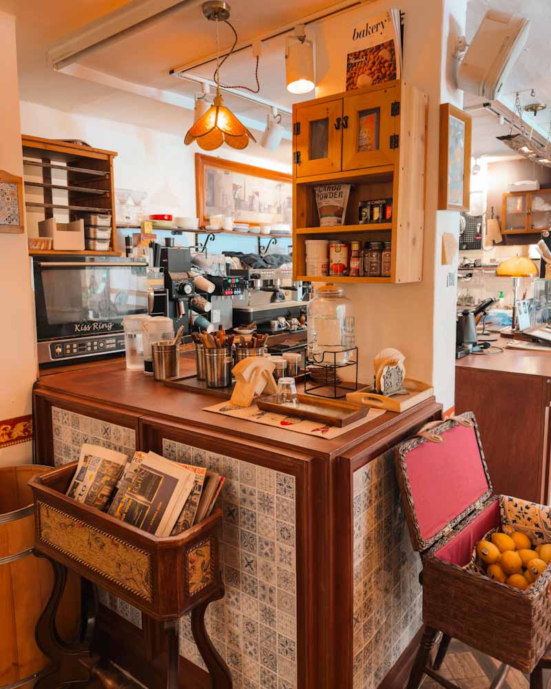 pretty cafes in seoul