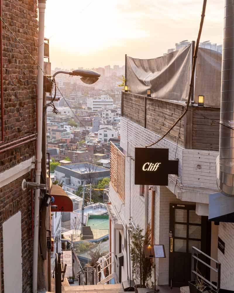 Stunning view of Seoul at sunset Cliff cafe