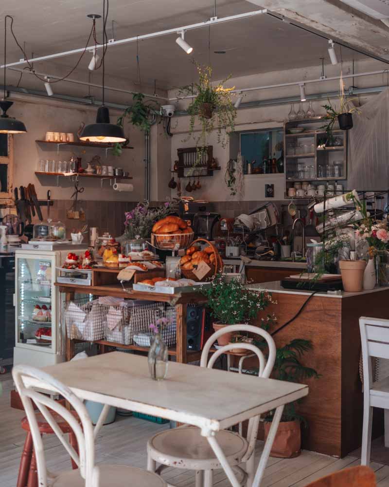 charming cafe in seoul called giggle