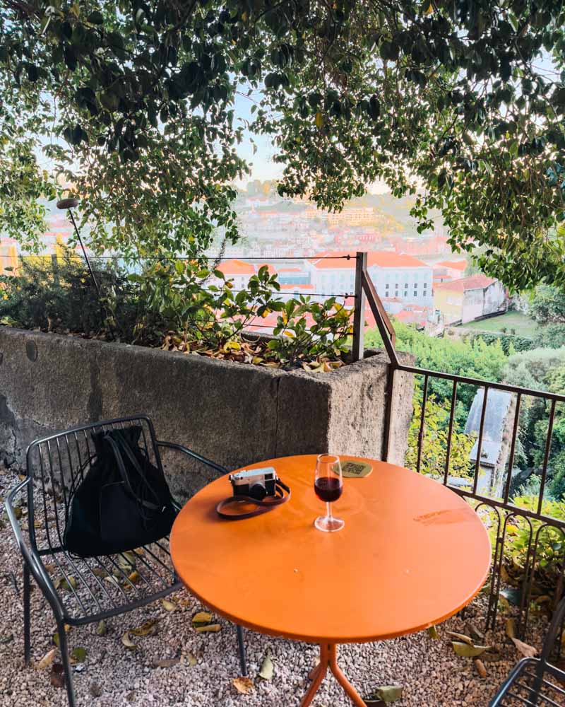 garden bar with a view in Porto